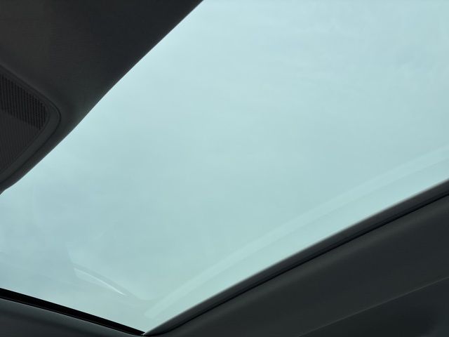 Vehicle image 40 of 62