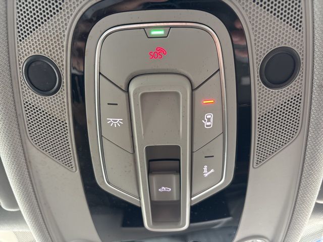 Vehicle image 31 of 62