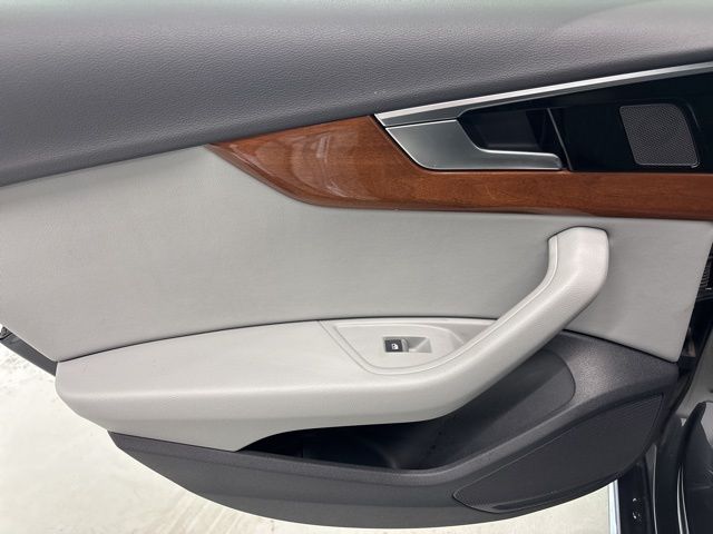 Vehicle image 26 of 62