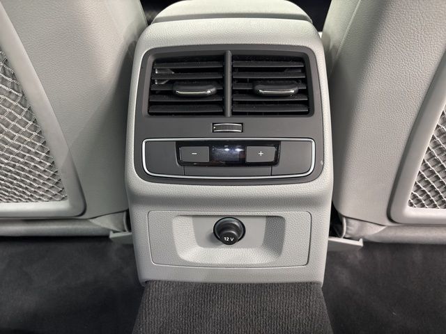 Vehicle image 36 of 62