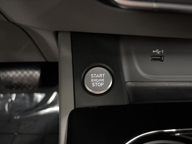 Vehicle image 30 of 62