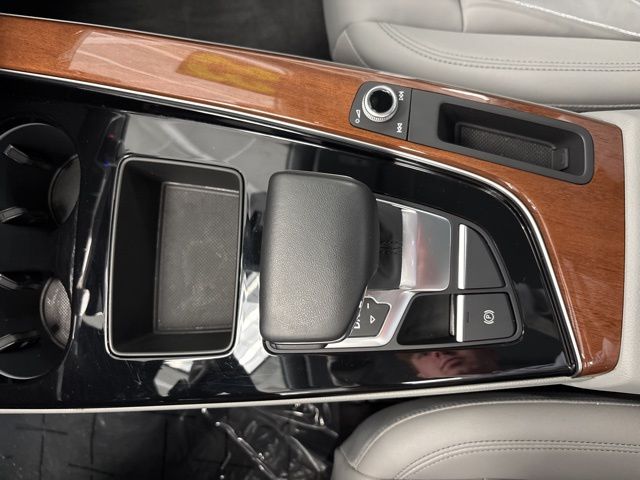 Vehicle image 41 of 62