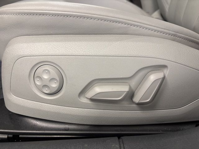 Vehicle image 49 of 62