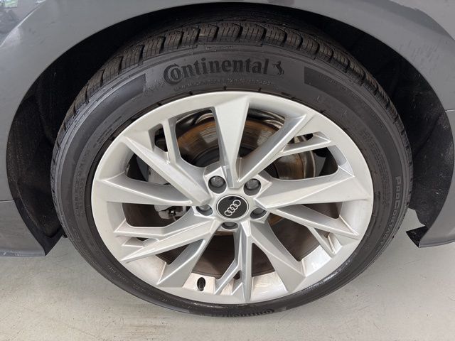 Vehicle image 9 of 62