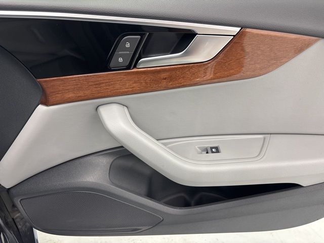 Vehicle image 27 of 62
