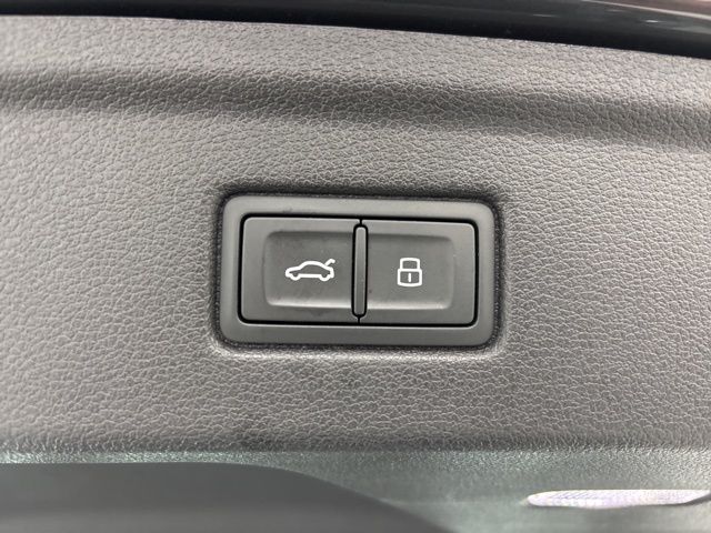 Vehicle image 34 of 62