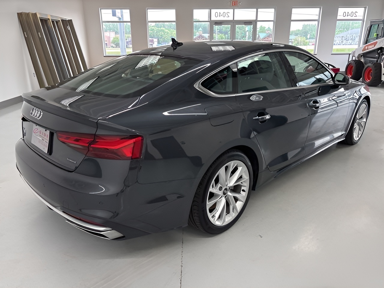 Vehicle image 60 of 62