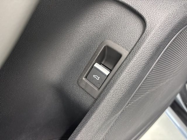 Vehicle image 38 of 62