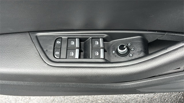 Vehicle image 19 of 36