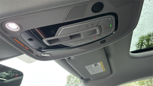 Vehicle image 27 of 36