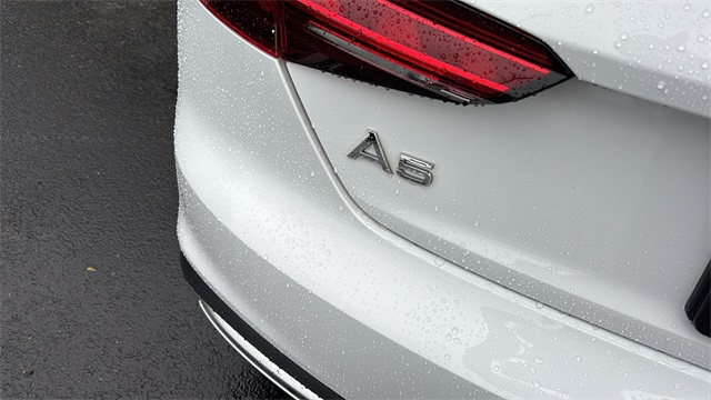 Vehicle image 32 of 36