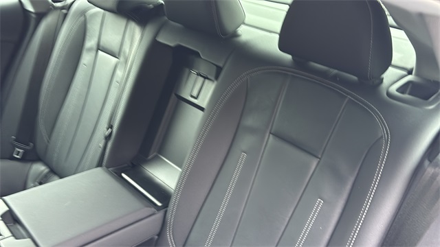 Vehicle image 31 of 36
