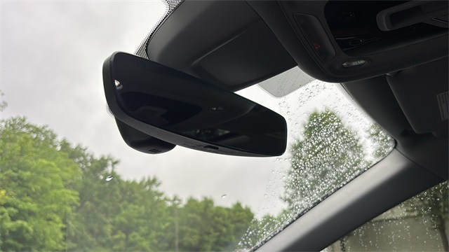 Vehicle image 28 of 36