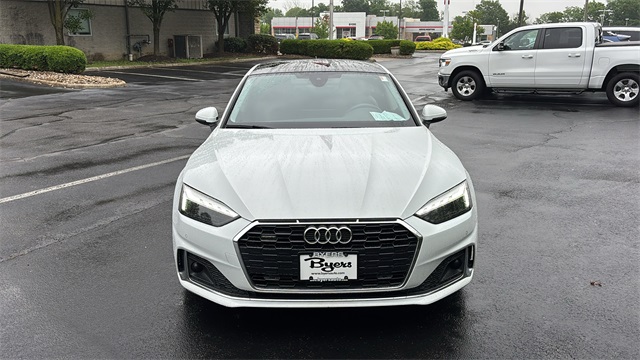 Vehicle image 4 of 36