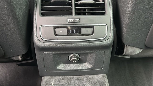 Vehicle image 26 of 36