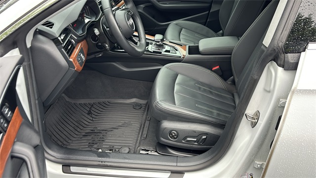Vehicle image 29 of 36