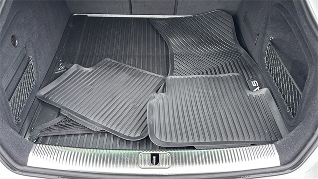 Vehicle image 33 of 36