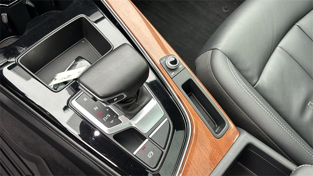 Vehicle image 25 of 36