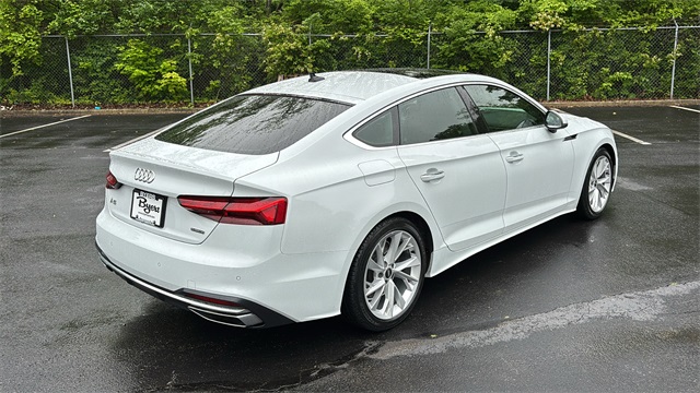 Vehicle image 7 of 36