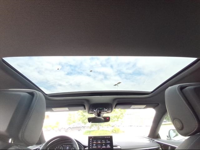 Vehicle image 10 of 27