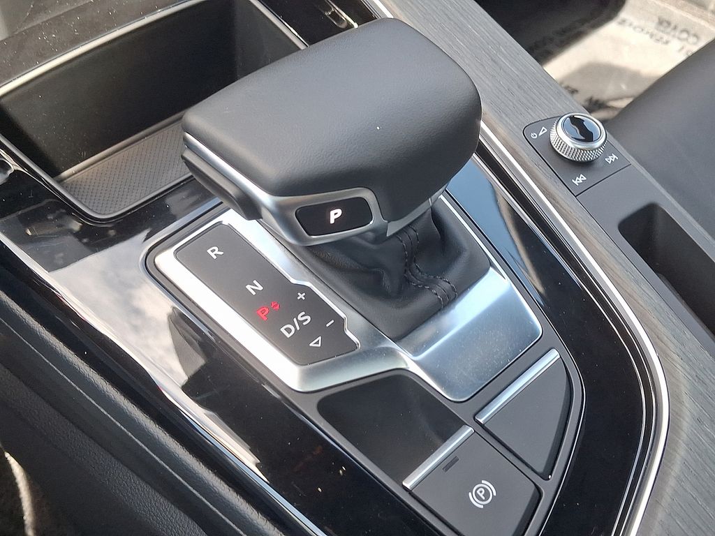 Vehicle image 15 of 30