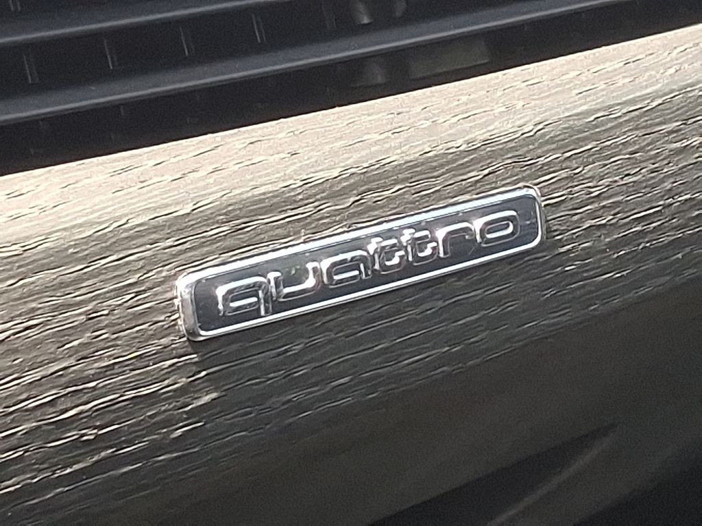 Vehicle image 25 of 30