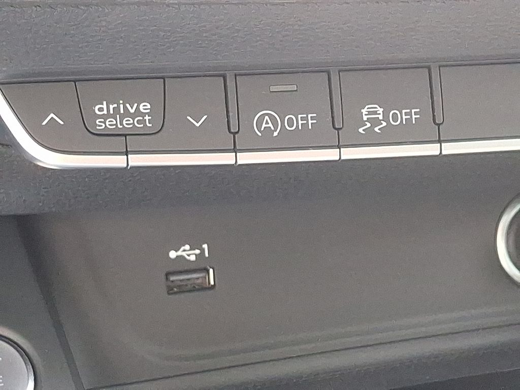 Vehicle image 24 of 30