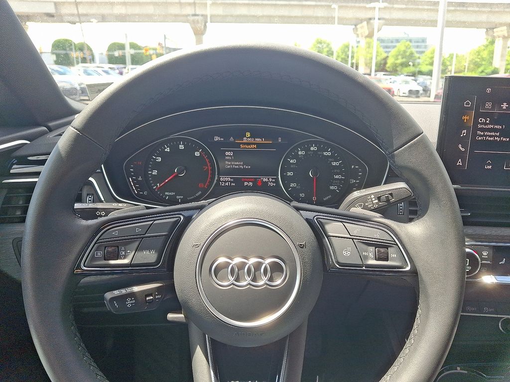 Vehicle image 19 of 30