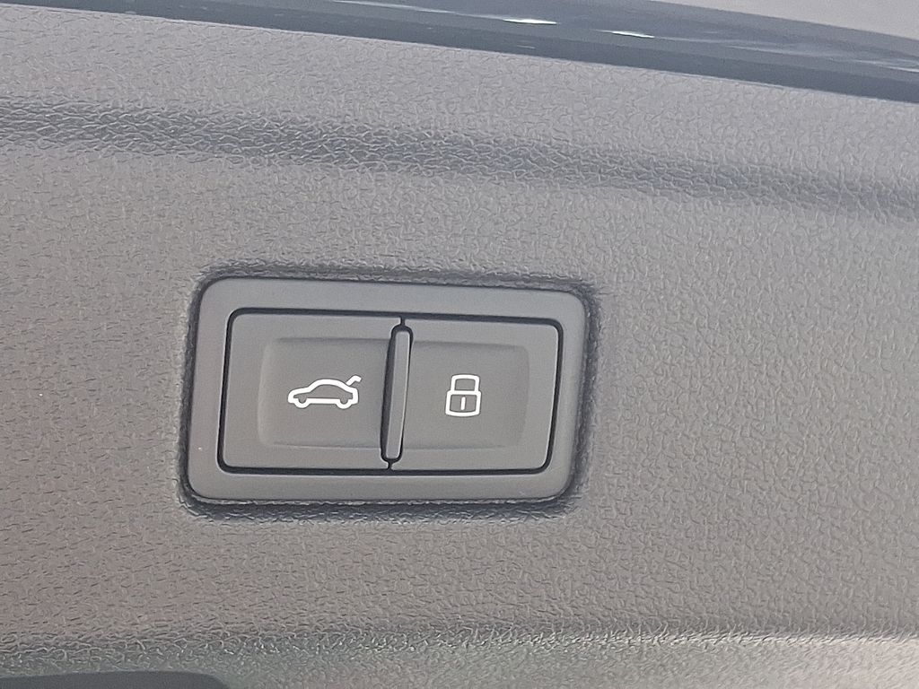 Vehicle image 29 of 30