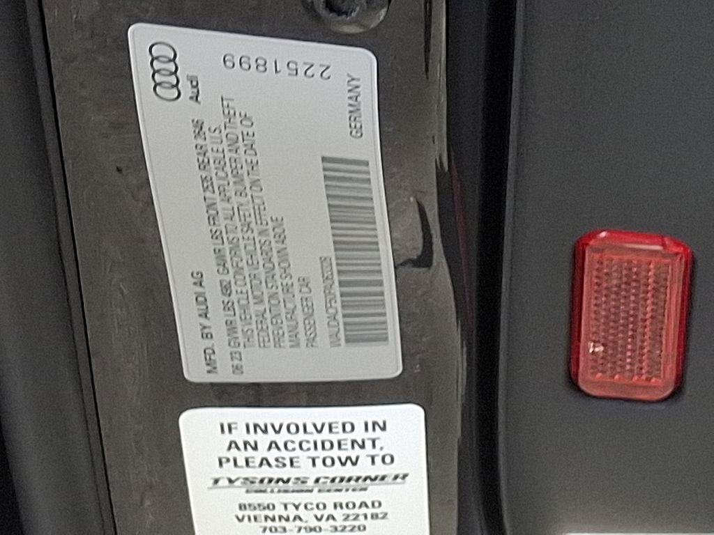 Vehicle image 27 of 30
