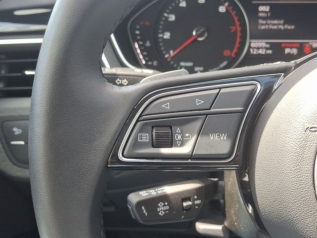 Vehicle image 21 of 30