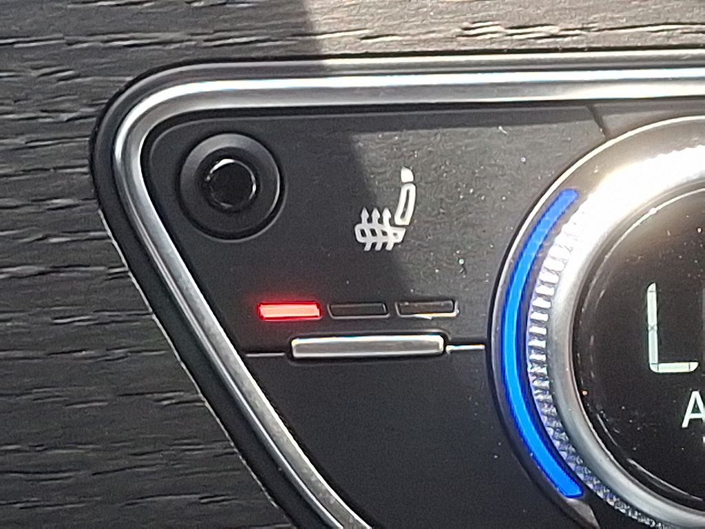Vehicle image 23 of 30
