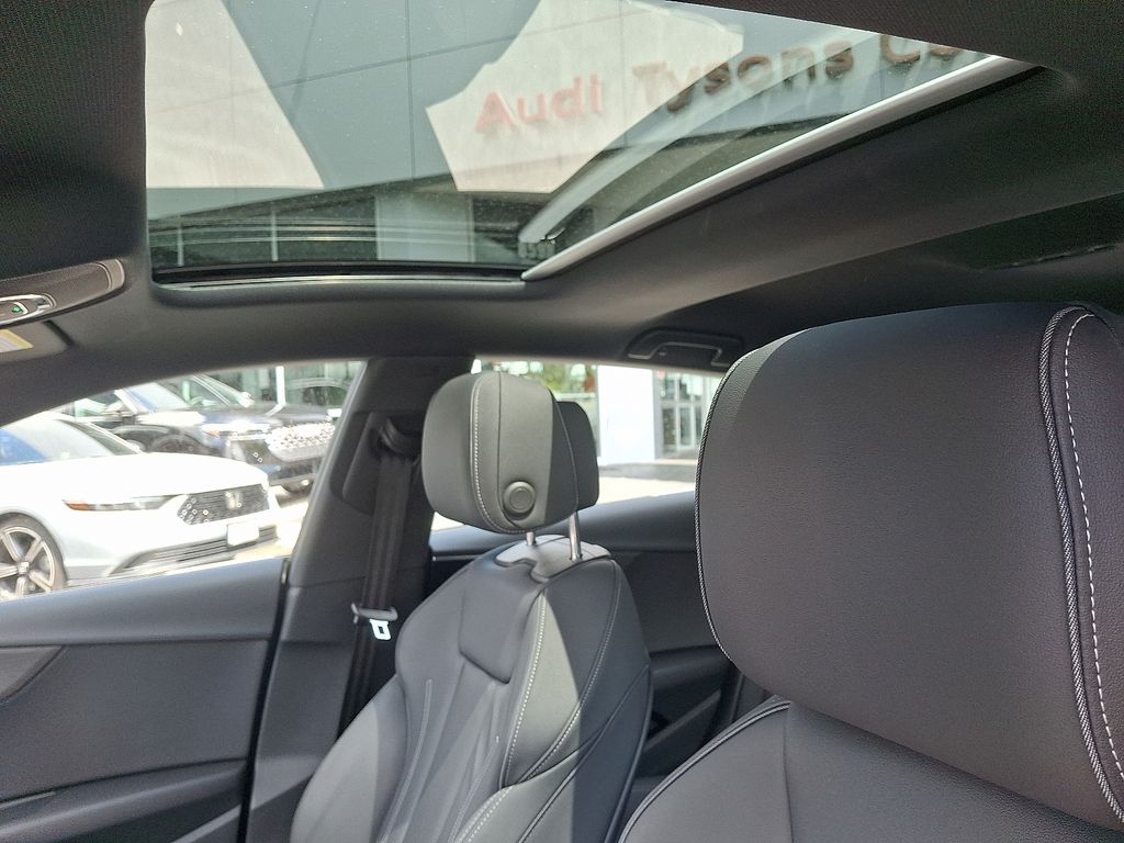 Vehicle image 14 of 30