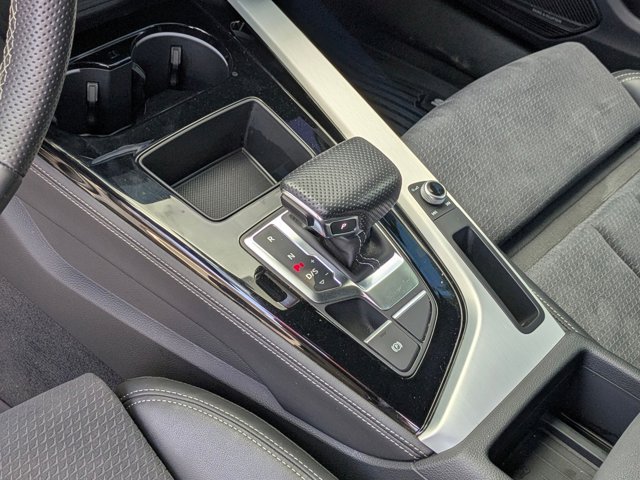 Vehicle image 25 of 30