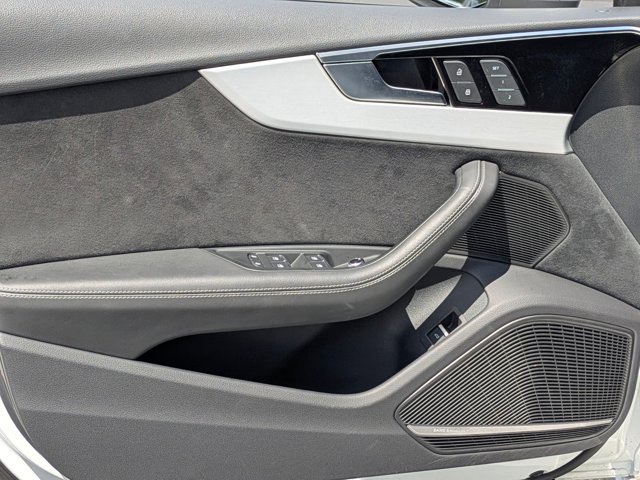 Vehicle image 26 of 30