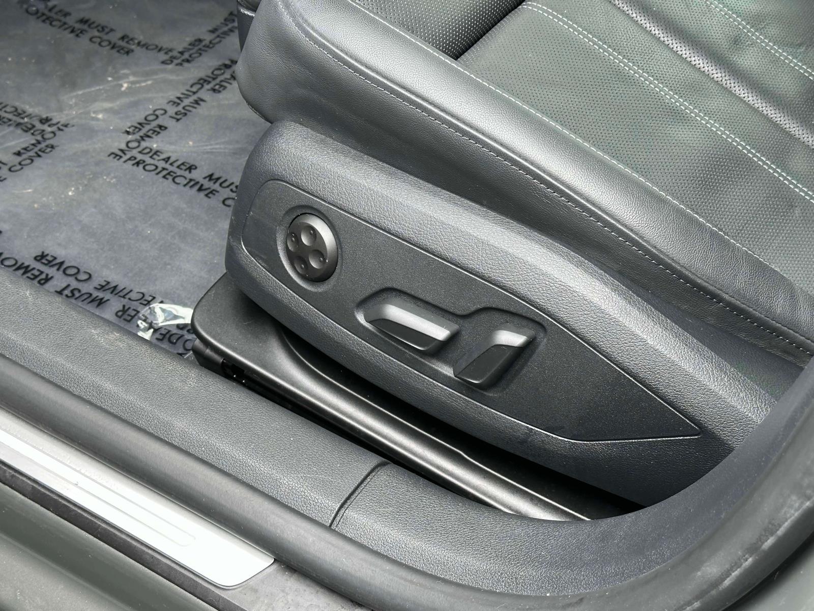 Vehicle image 20 of 34