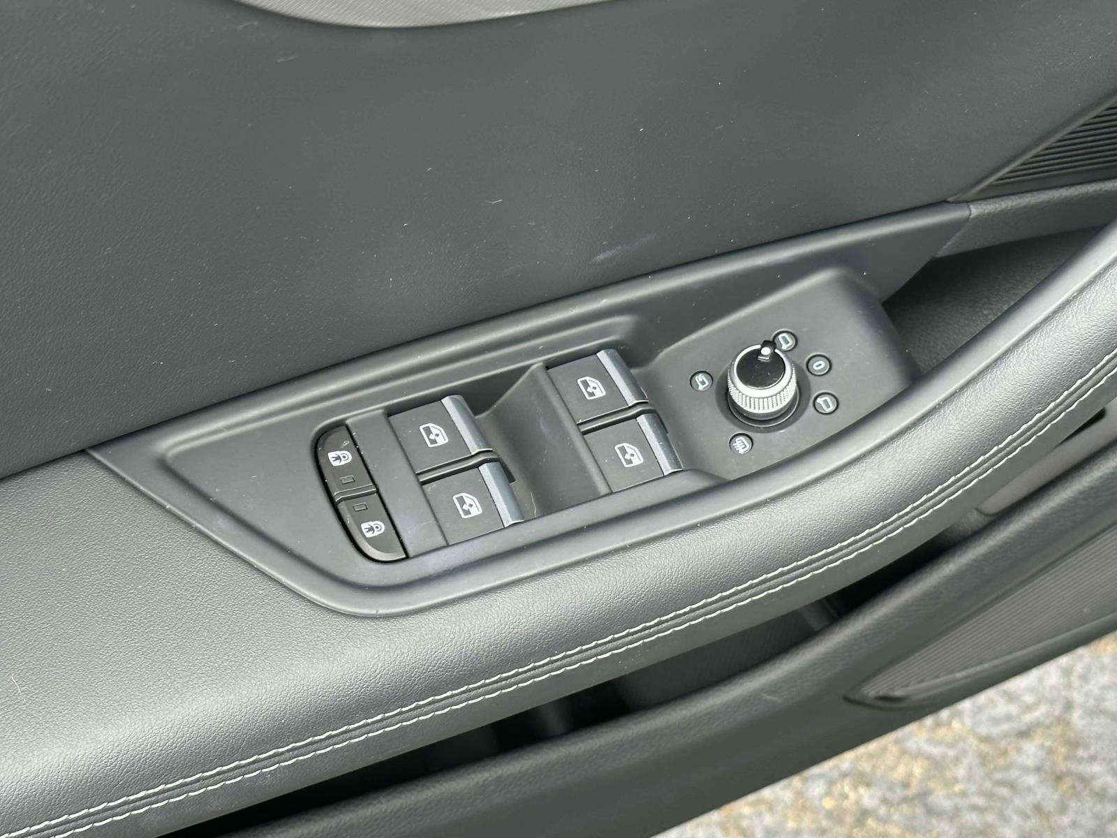 Vehicle image 29 of 34