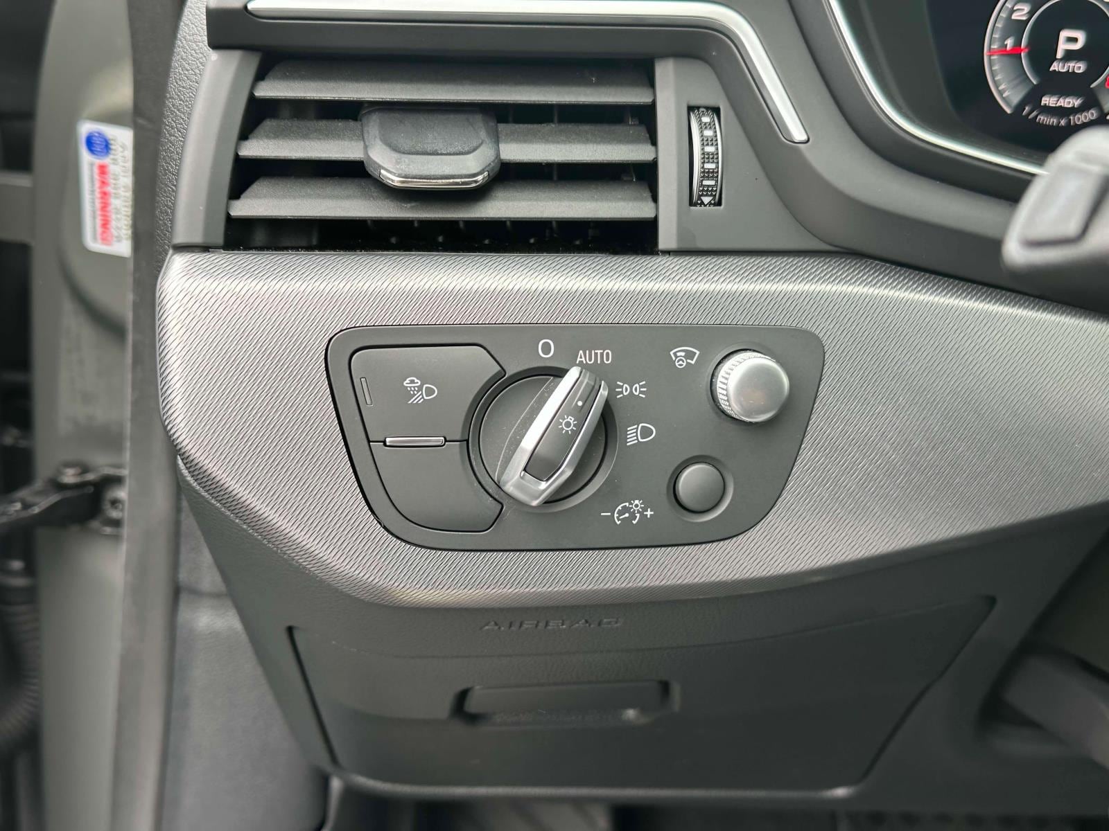 Vehicle image 31 of 34