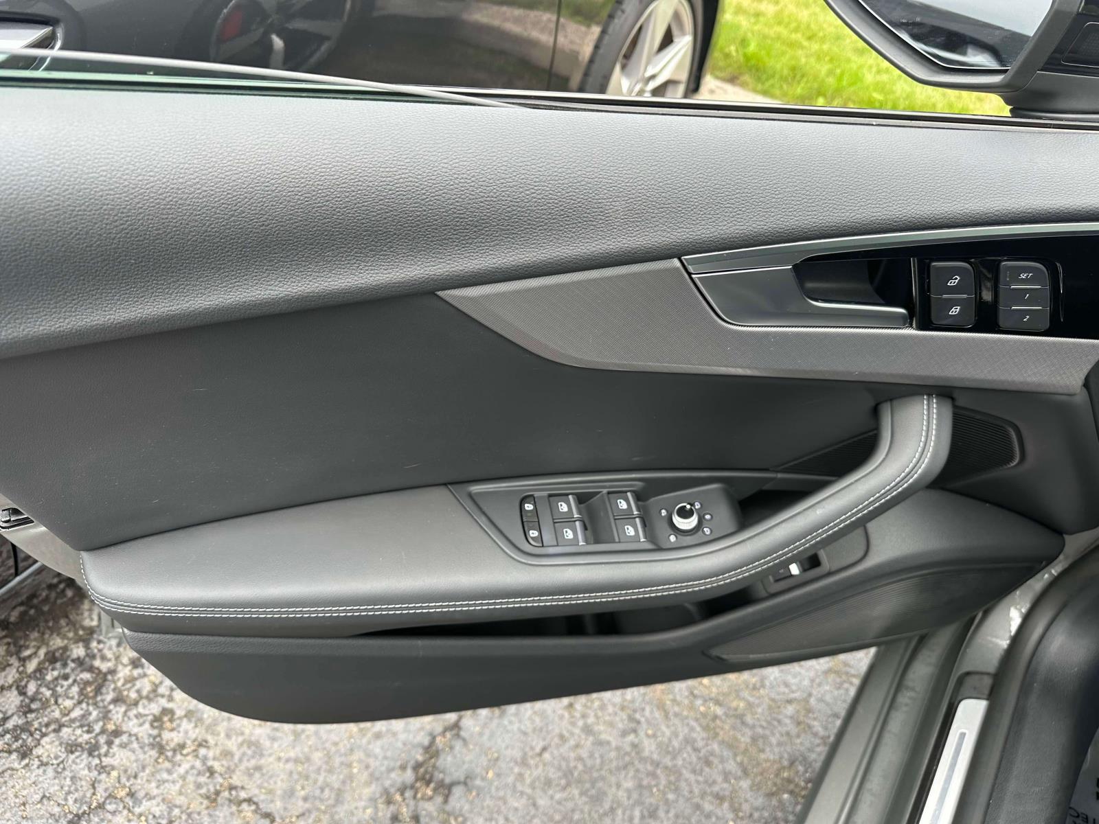 Vehicle image 18 of 34