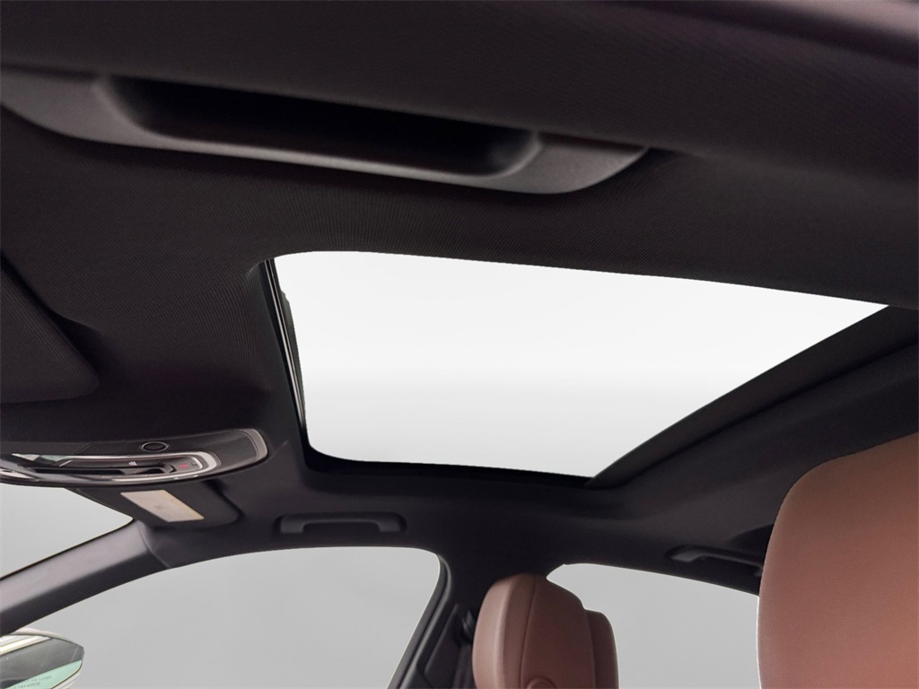 Vehicle image 22 of 32