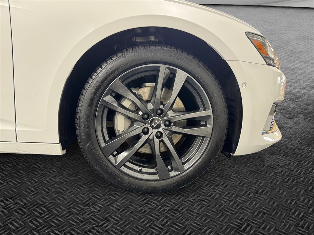 Vehicle image 10 of 32