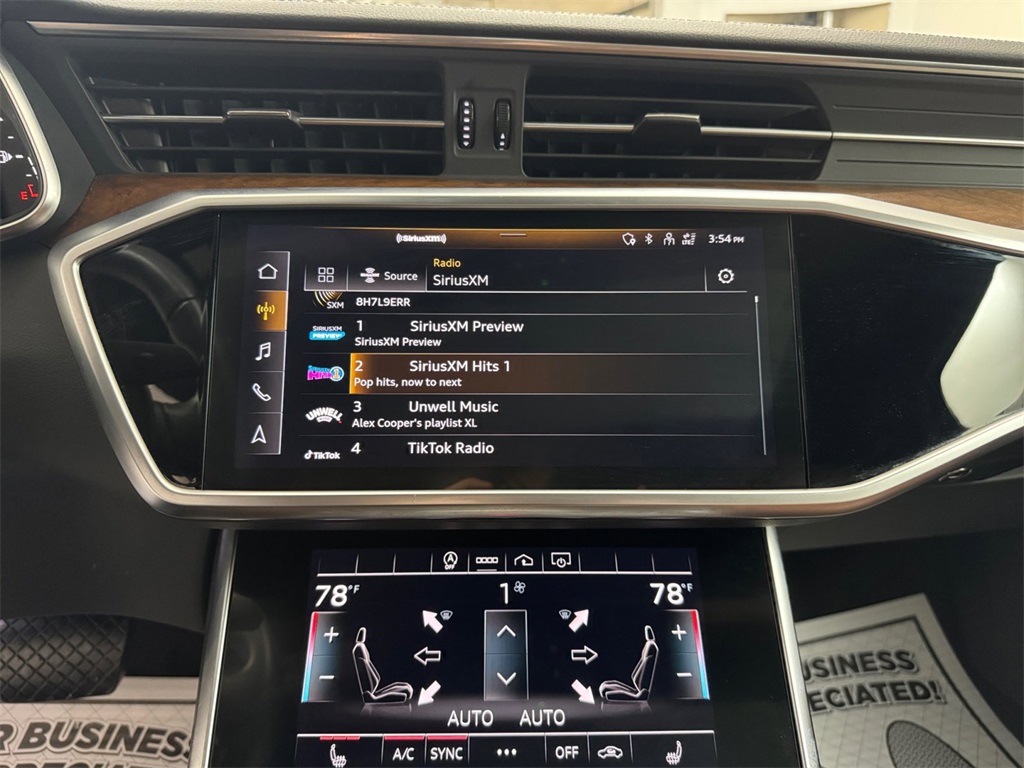 Vehicle image 17 of 32