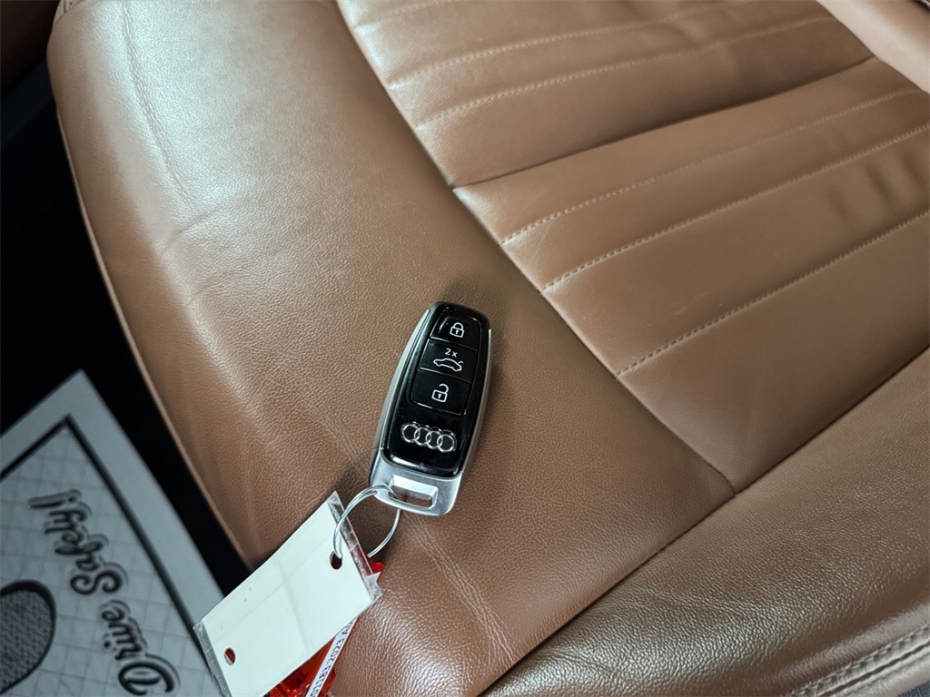 Vehicle image 31 of 32