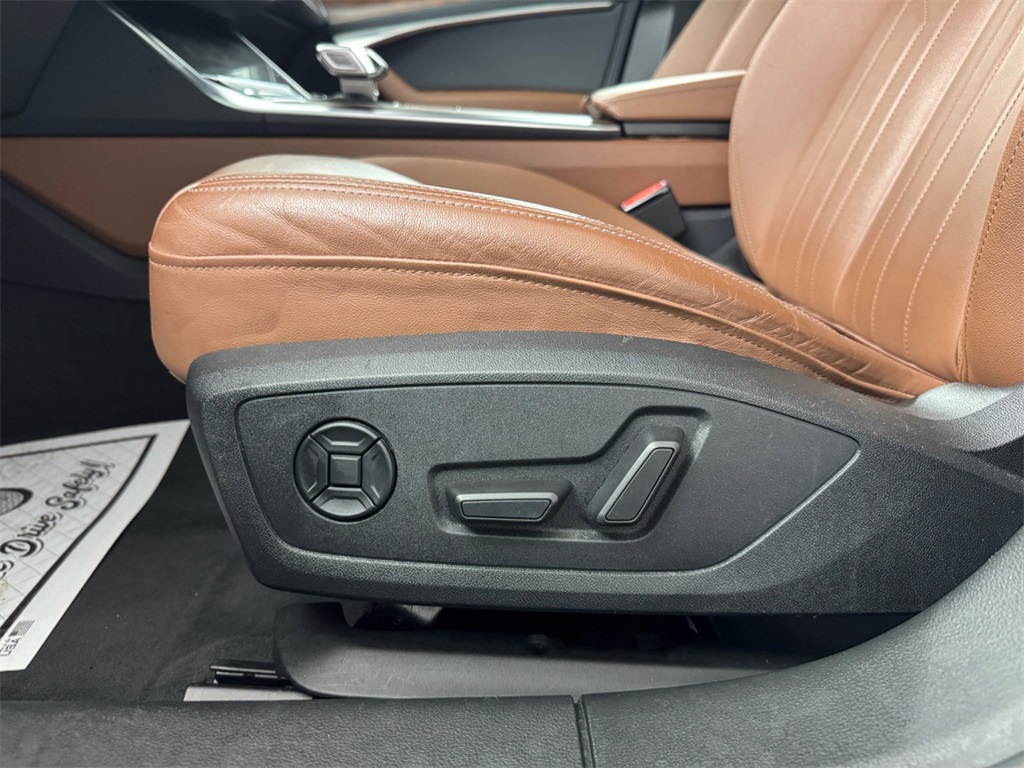 Vehicle image 13 of 32