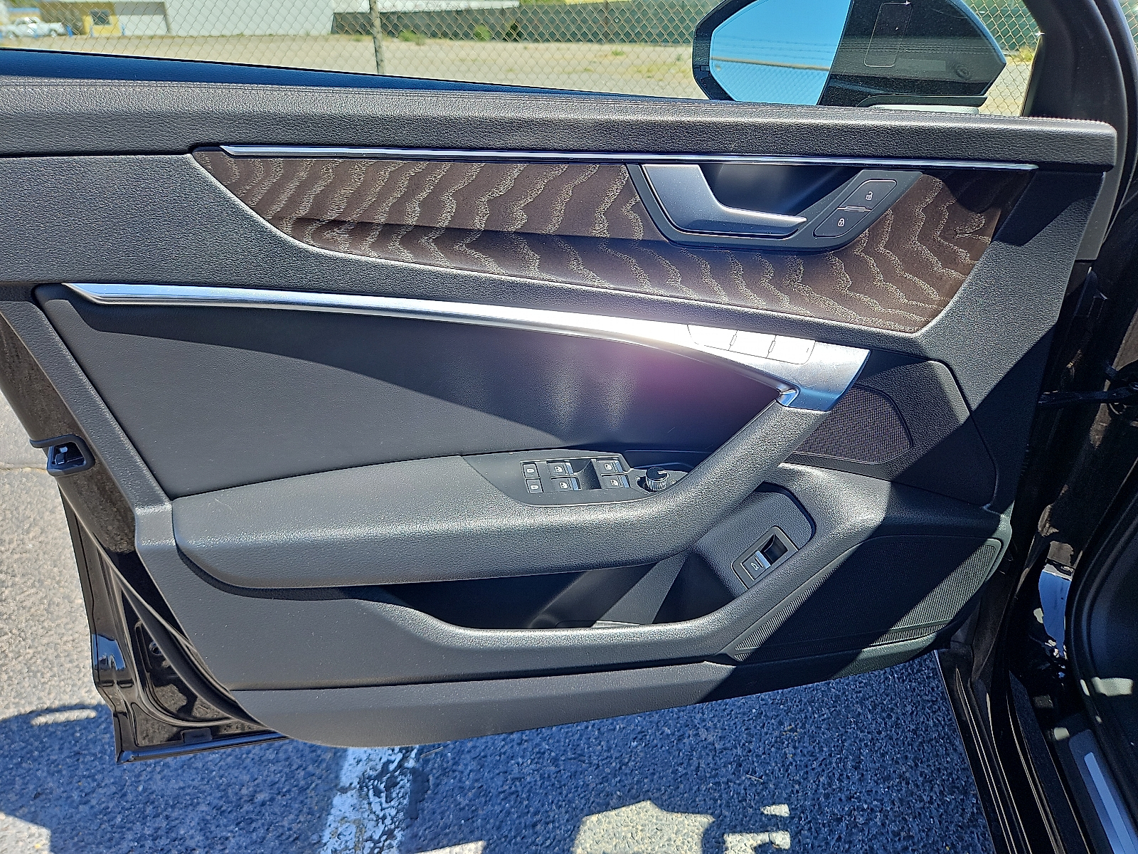 Vehicle image 8 of 12