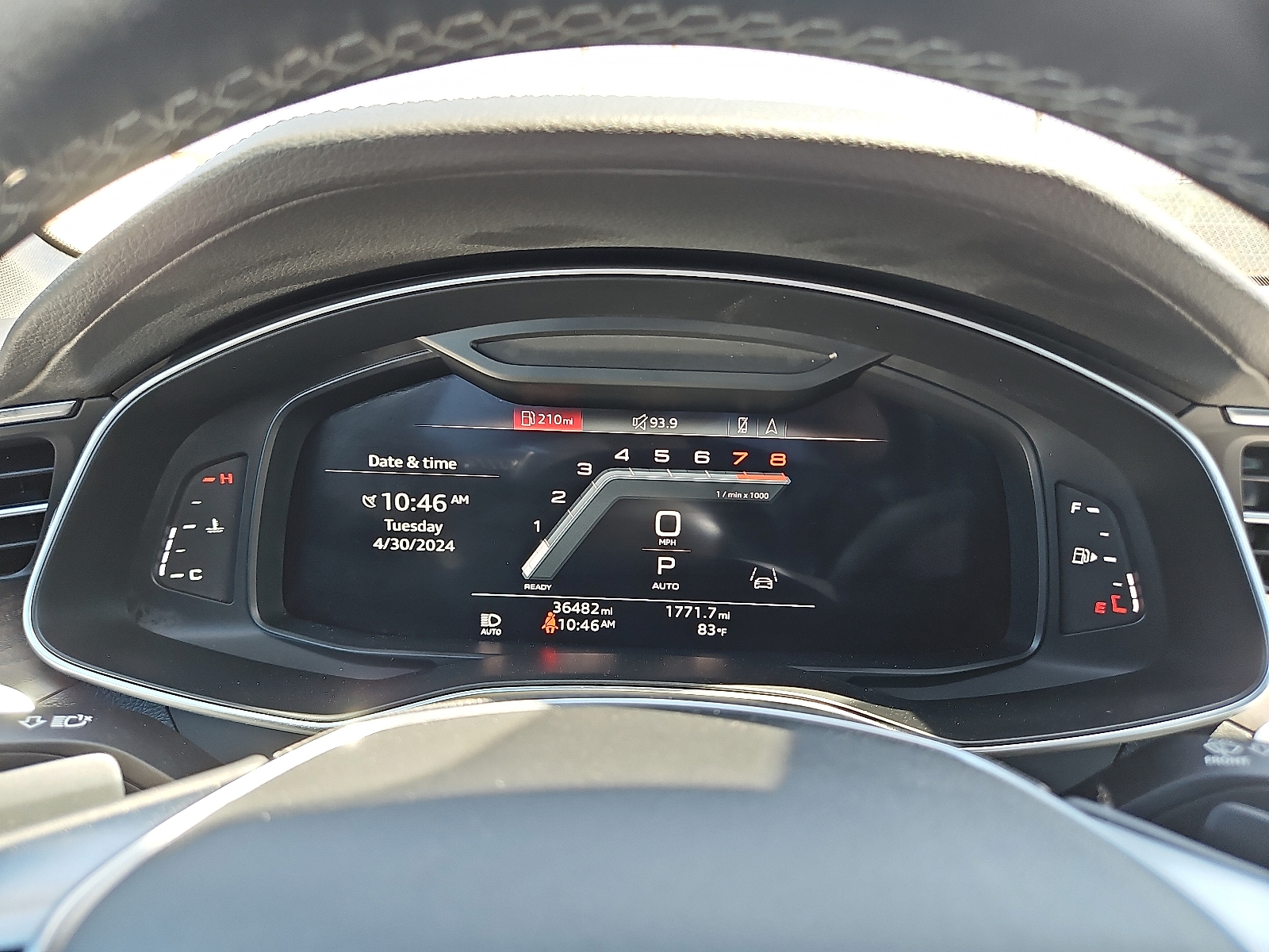 Vehicle image 11 of 12