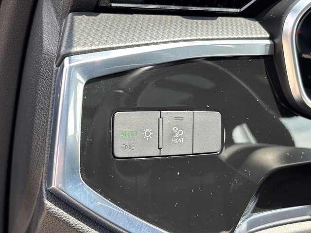 Vehicle image 28 of 49