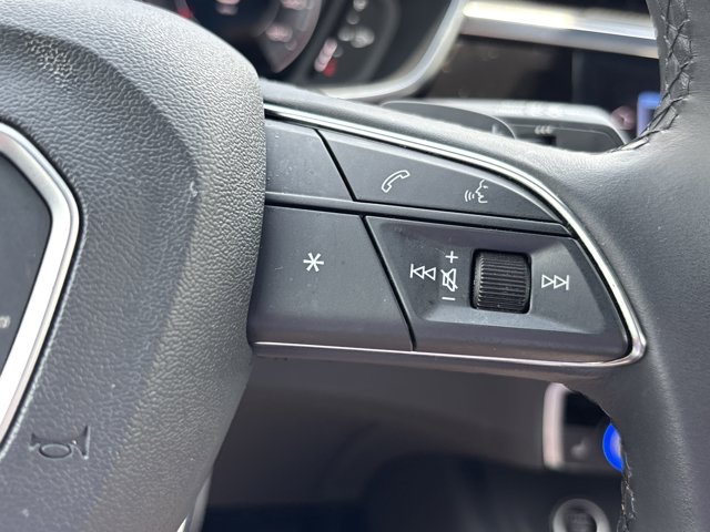 Vehicle image 32 of 49