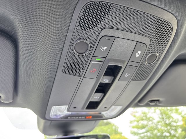 Vehicle image 47 of 49