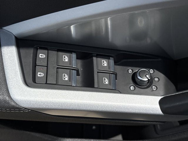 Vehicle image 25 of 49